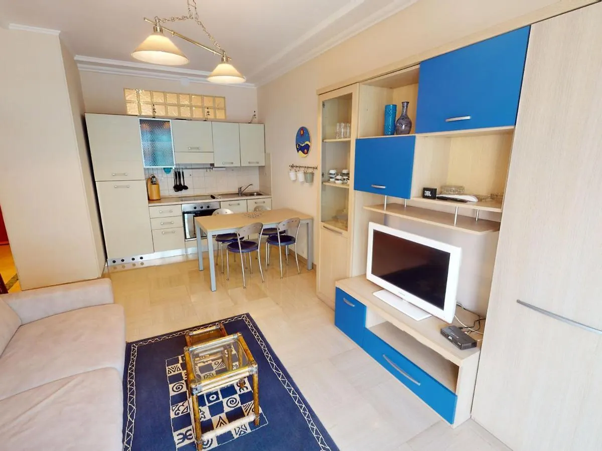 Agreable 2P Moderne En Centre-Ville, Proche Mer Avec Balcon, Menton - Fr-1-196-333 Apartment