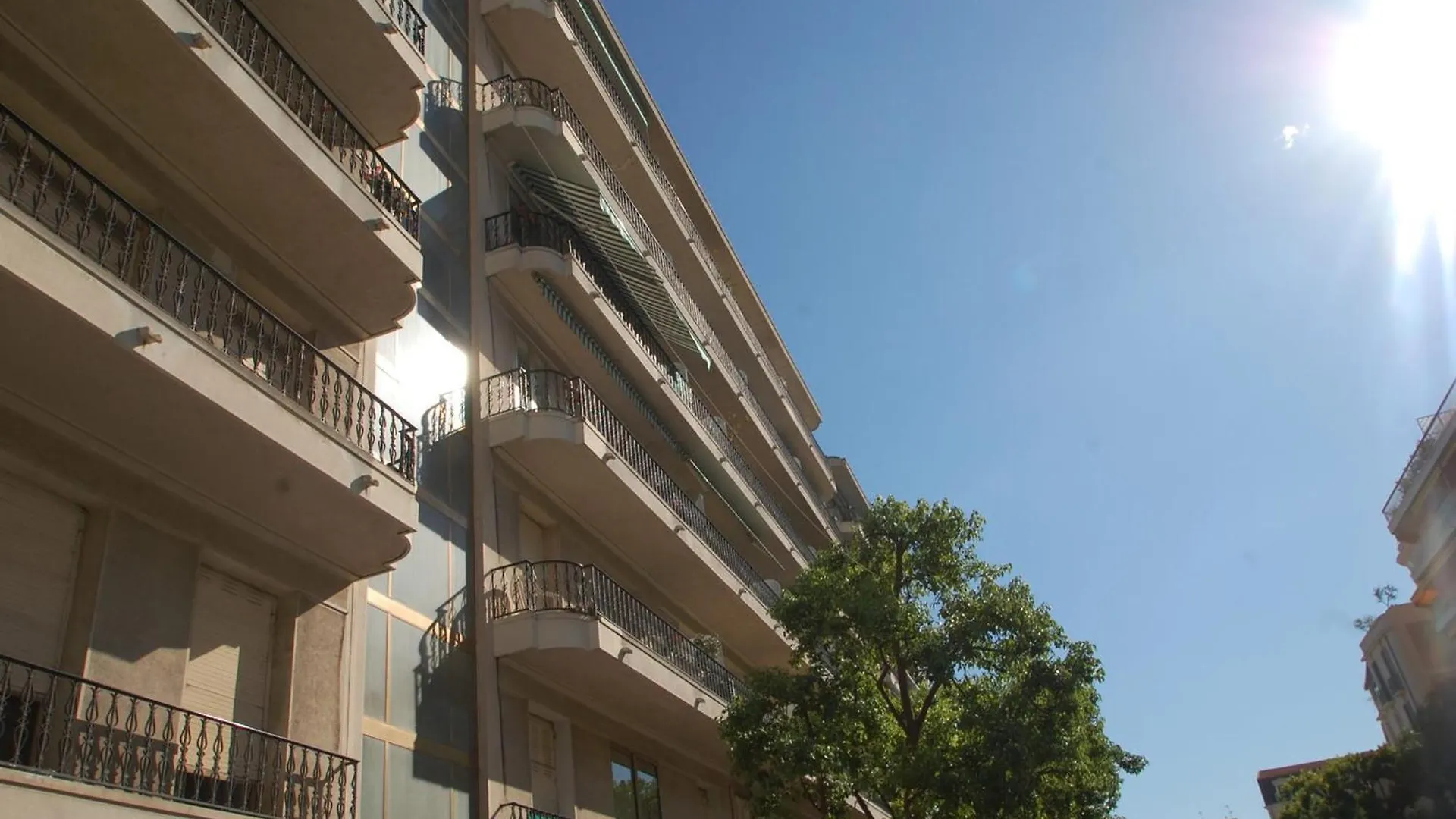 Apartment Agreable 2P Moderne En Centre-Ville, Proche Mer Avec Balcon, Menton - Fr-1-196-333